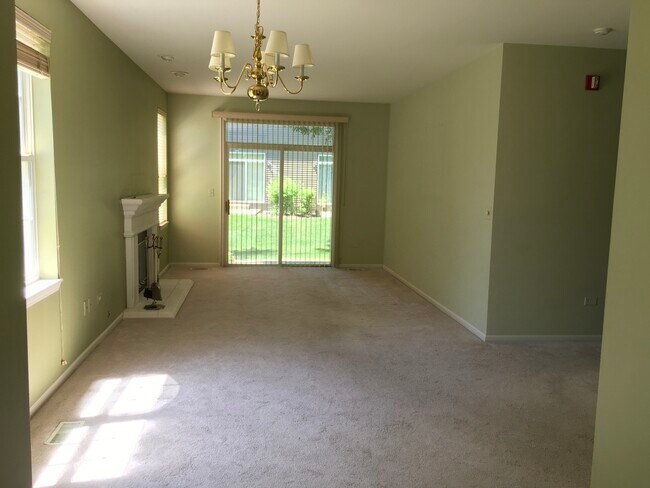 Building Photo - 833 Genesee Dr