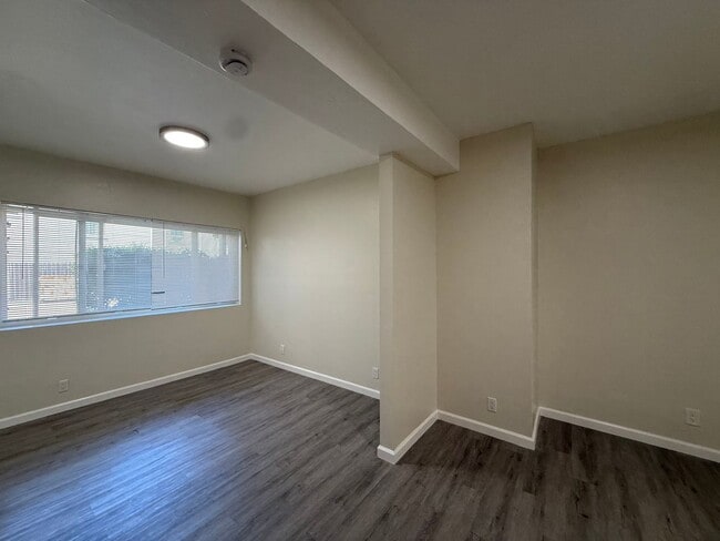 Building Photo - 5 F St