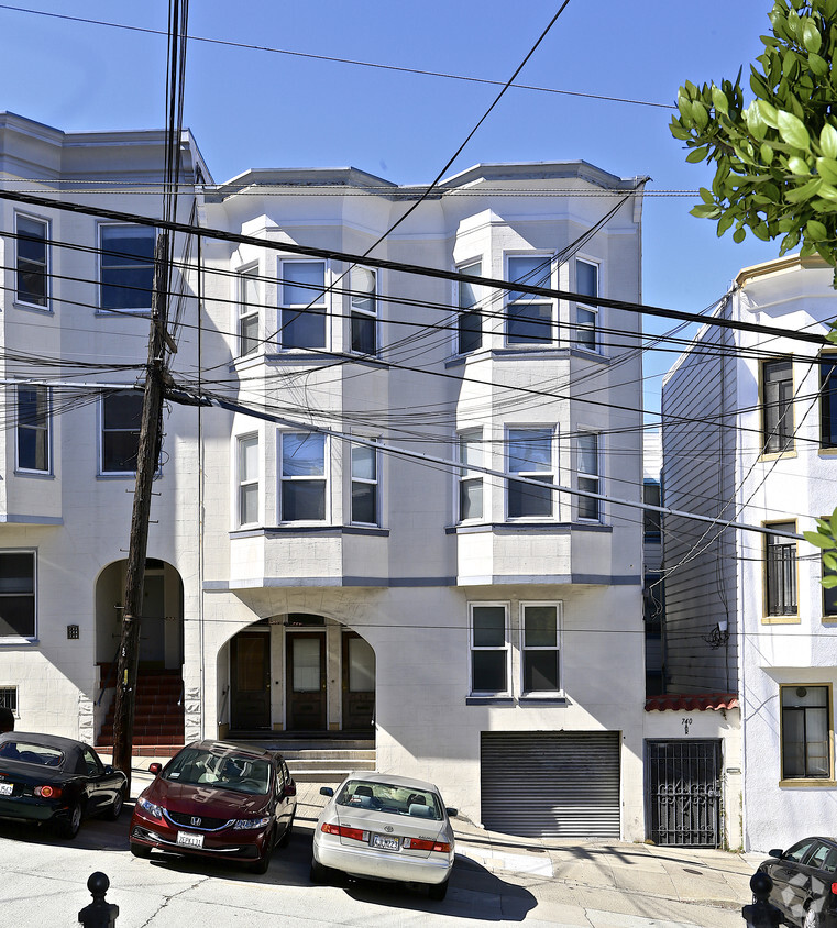 Building Photo - 734-740 Green St