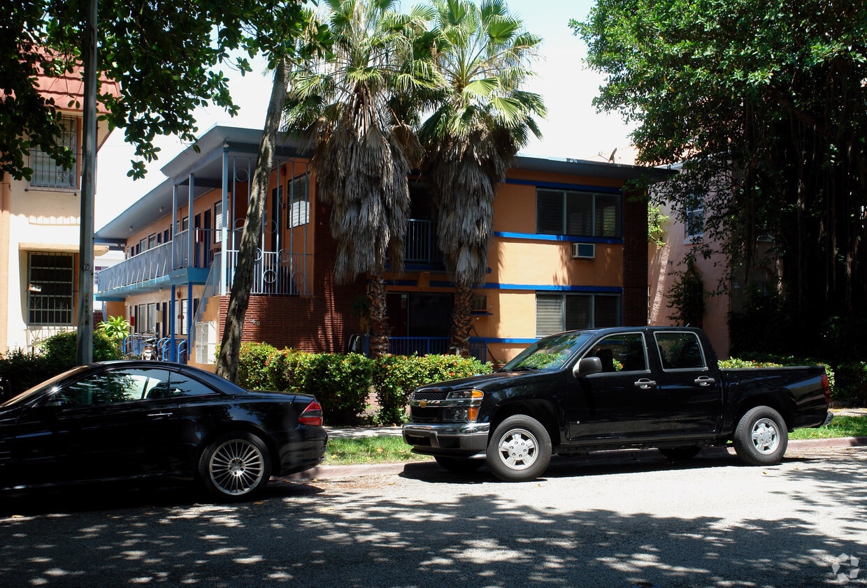 Building Photo - Casa Davincci