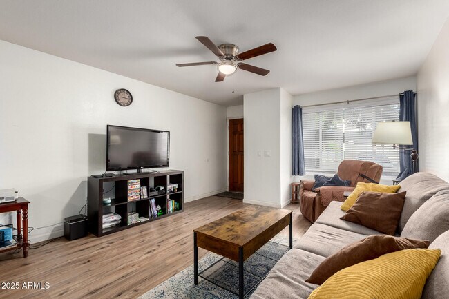 Foto del edificio - 1927 E Hampton Ave