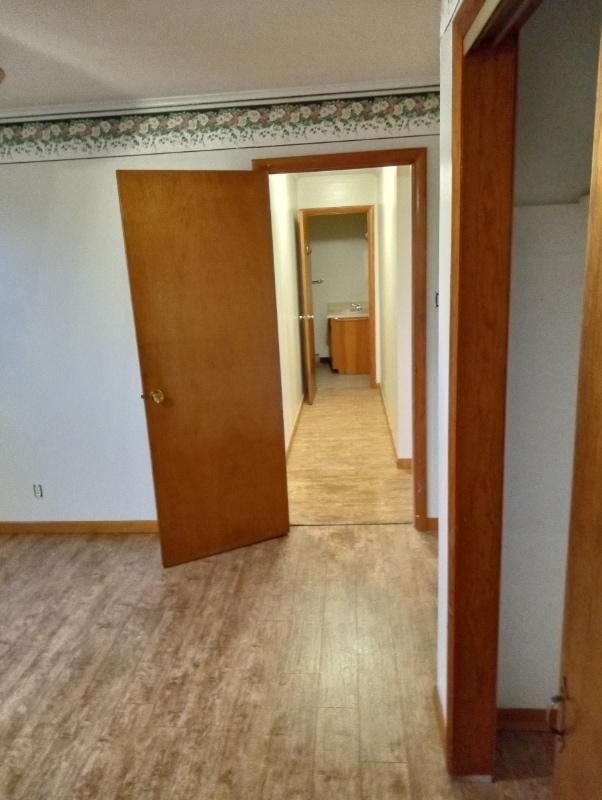 Building Photo - 12 Elm Ln