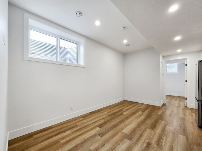 Building Photo - 1902R Grand Oaks Dr SW