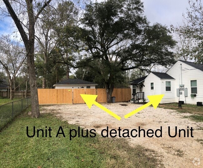 Building Photo - 208 E Magnolia St