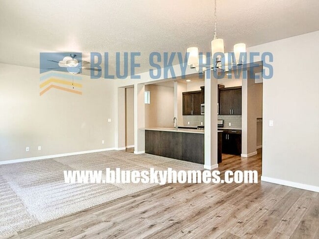 Building Photo - 4112 E Blueberry St