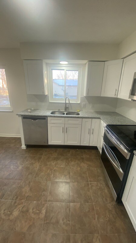 Building Photo - 35456 King Dr