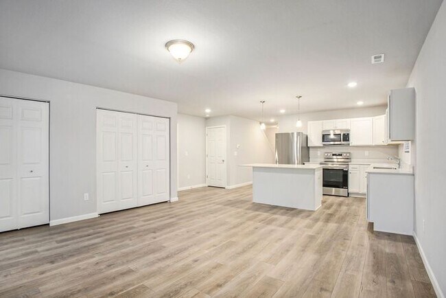 Building Photo - 200 promo