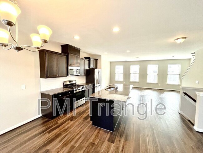Foto del edificio - 1010 Lathrop Ln