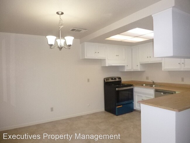 Building Photo - 2 br, 1 bath House - 3355 San Mateo Ct