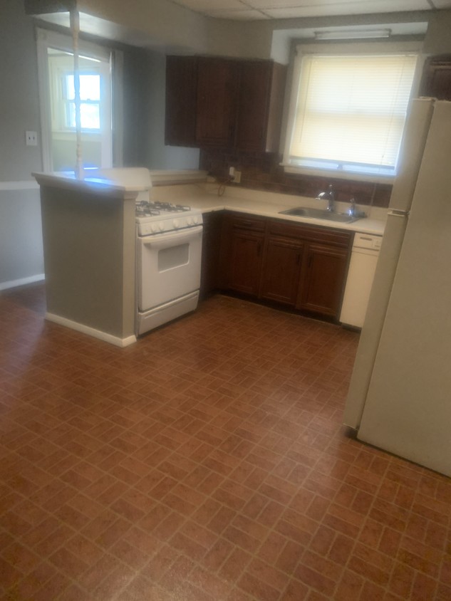 Primary Photo - 452 E 13th St