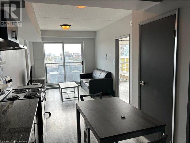 Building Photo - 275 Larch St