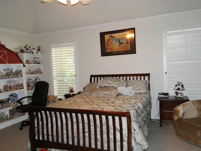 Foto del edificio - 4501 Rosewood Dr