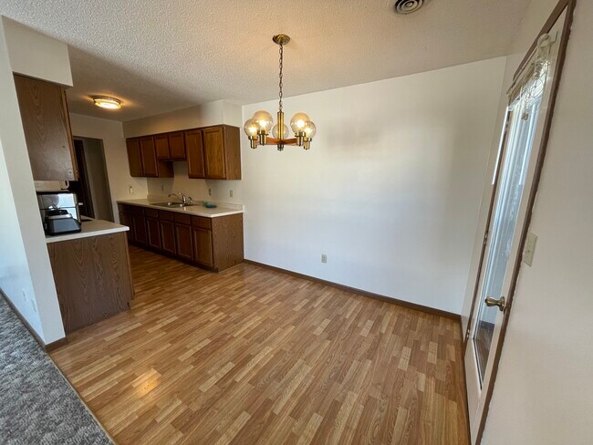 Foto del edificio - 716 Randy Rd