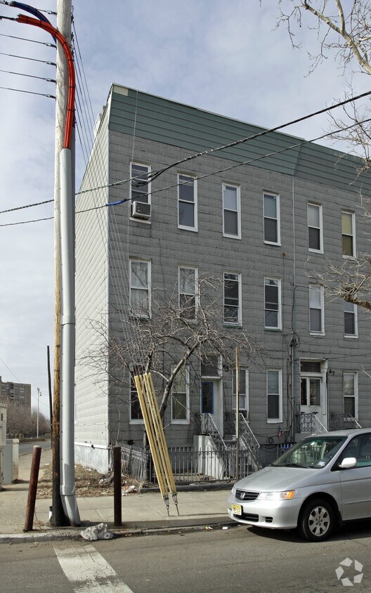 Primary Photo - 65 Oakland Ave