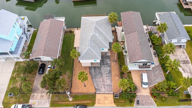Foto del edificio - 16520 Barbados Way