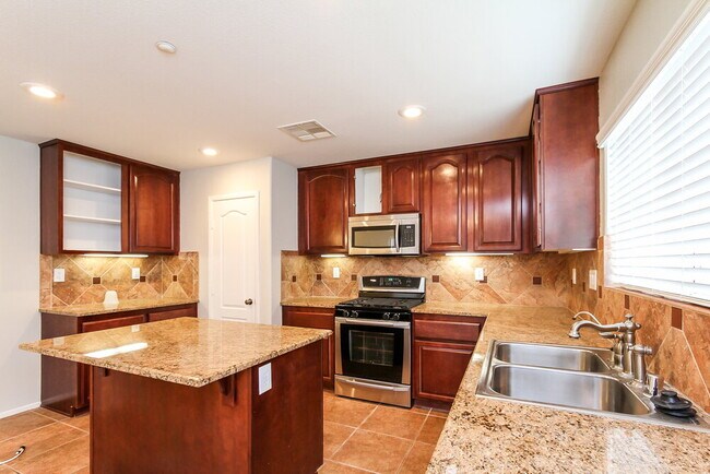 Foto del edificio - 1145 Paradise River Rd