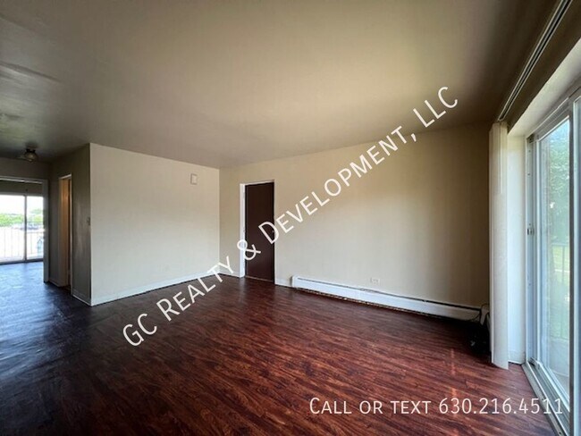 Foto del edificio - ***ADDISON LOCATION / 2 BDRM / HEAT INCLUD...