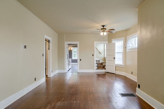 Foto del edificio - Must See Charming 3 Bedroom In Morton Mead...