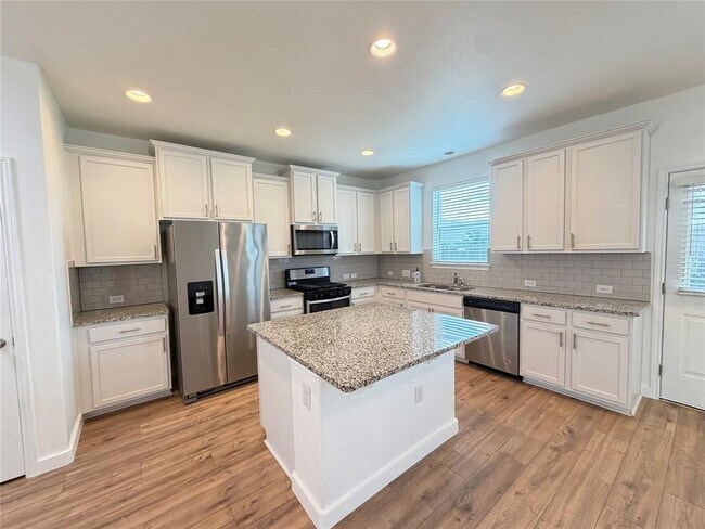 Foto del edificio - 10321 Forest Grove Dr