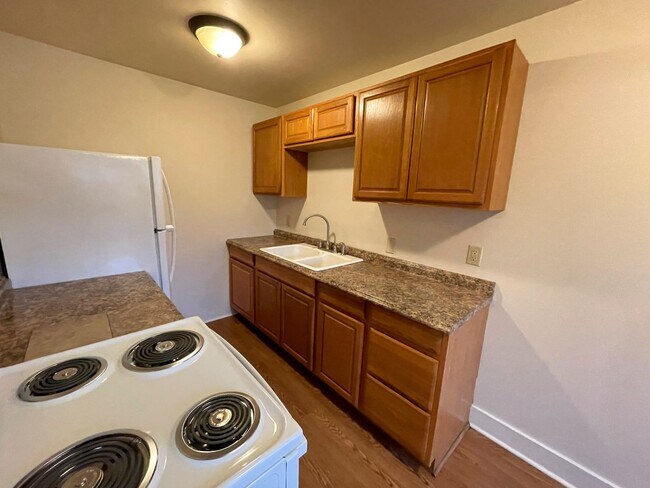 Building Photo - Cozy 1 bedroom available in Woodlawn