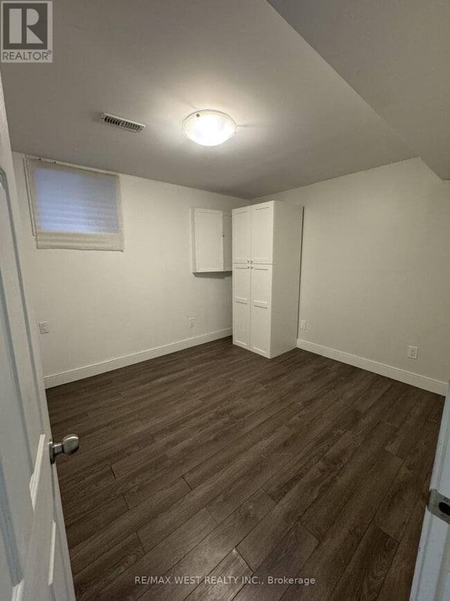 Building Photo - 631 Ashprior Ave