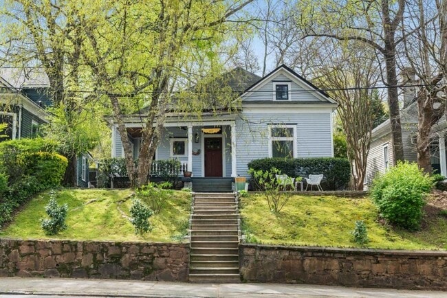 Foto del edificio - 307 Georgia Ave SE