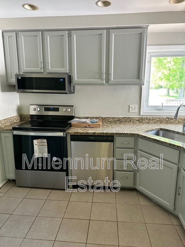 Building Photo - 24955 Westmoreland Dr
