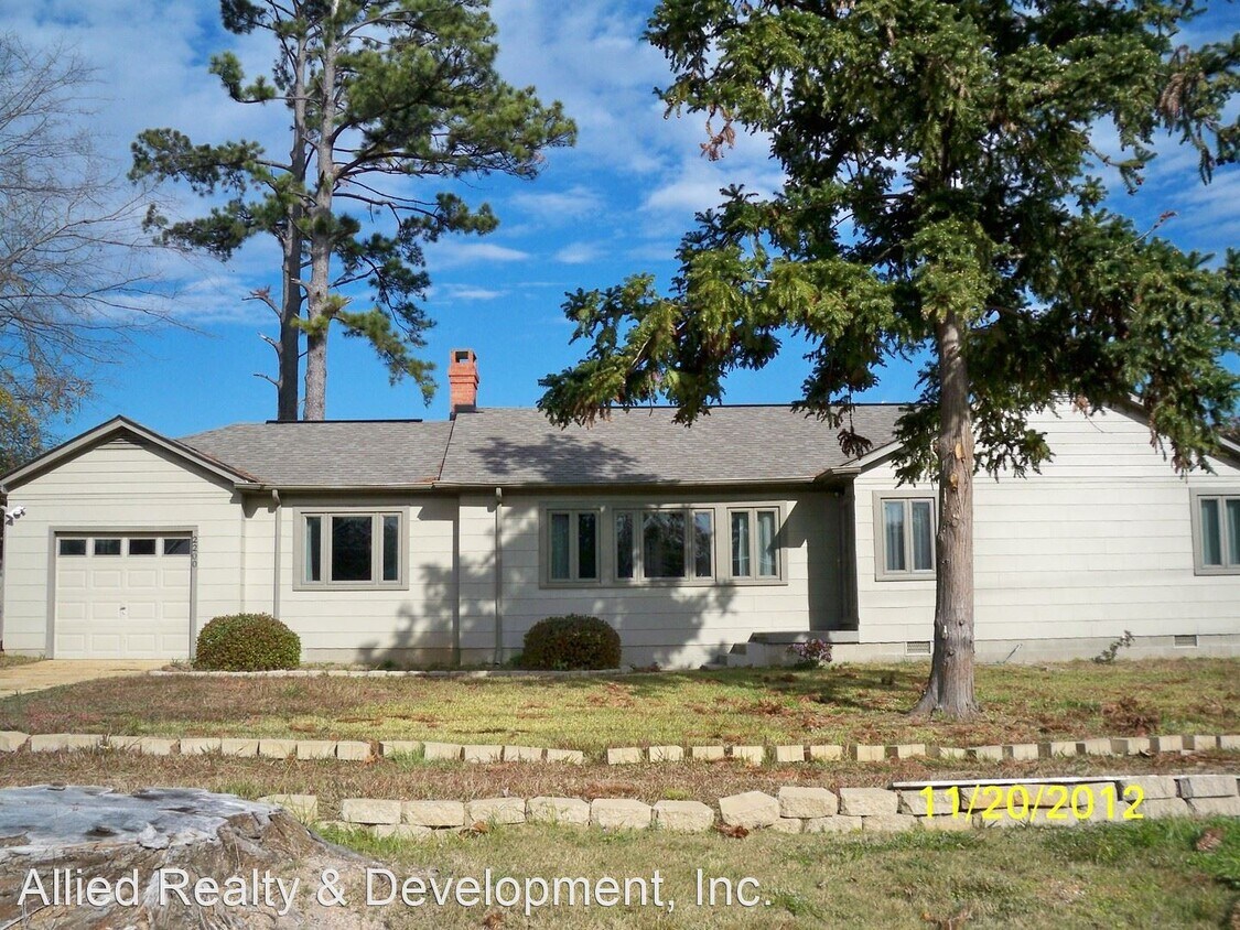 Foto principal - 3 br, 2 bath House - 2200 Loop Road