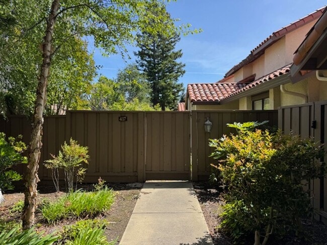 Building Photo - Beautiful updated 2 Story condo in Main Chance Estates w/attached 2 car garage!