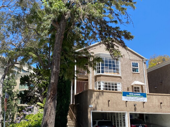 Building Photo - 400 Landfair Ave
