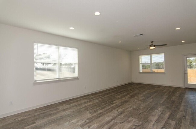 Building Photo - 217 Deserti Rd