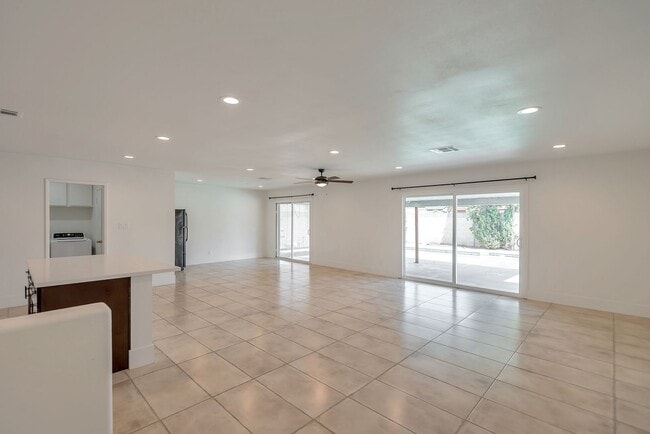 Building Photo - Amazing Tri-Level home close to ASU.  Pool and 2 Car Garage