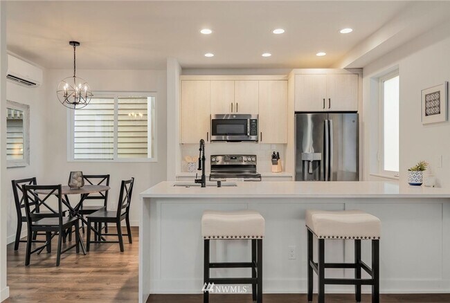 Photo - CLICK "REQUEST A TOUR" NOW! House