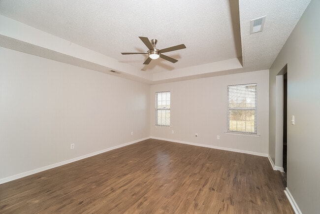 Building Photo - 467 Shady Ln