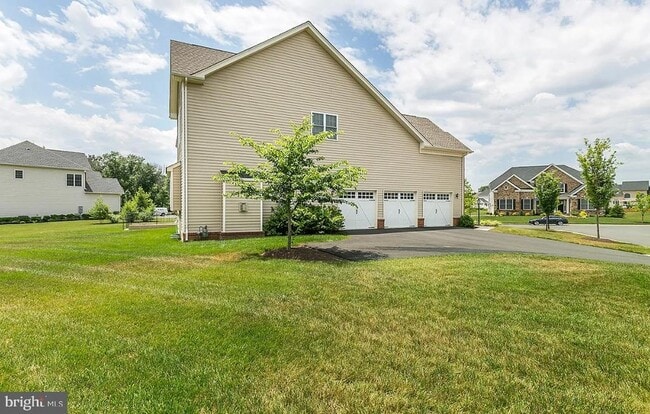 Building Photo - 41485 Deer Point Ct