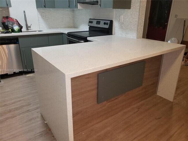 Foto del edificio - 1301 Sylvania Blvd