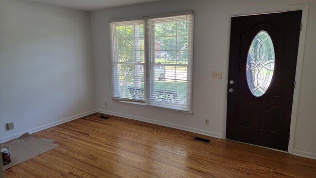 Building Photo - 517 des
