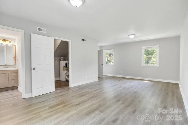 Building Photo - Room in House on Bilmark Ave