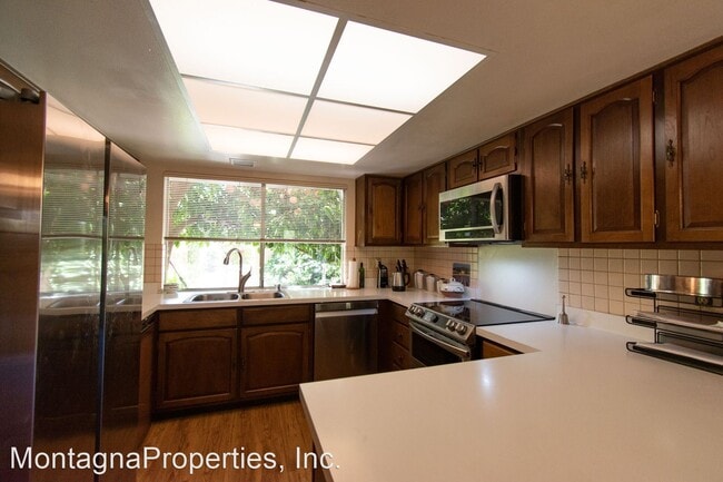 Building Photo - 3 br, 2.5 bath House - 1038 Whitebick Dr