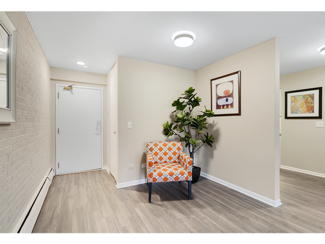 Foyer | Apartments For Rent in Mount Prospect Illinois | The Element - The Element