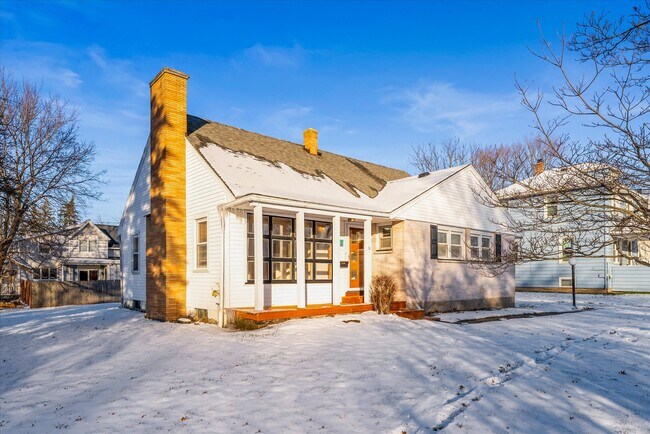 Foto del edificio - 32 Deland Park B