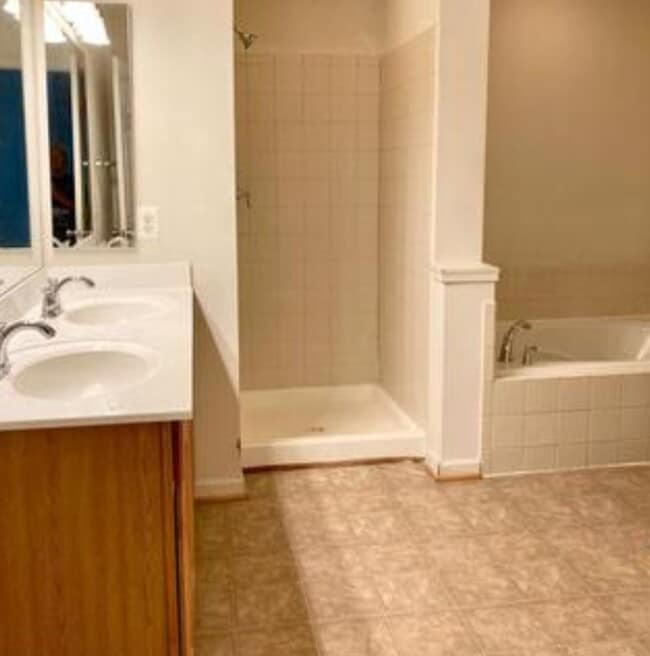 Bathroom 2 - 2627 Eastbourne Dr