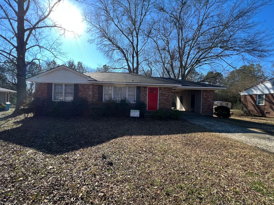 Cute 3/1 available NOW on the East Side House Rental in Athens, GA