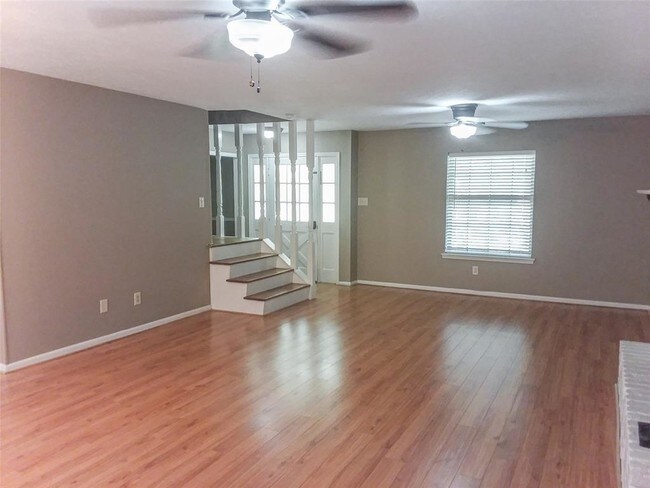 Building Photo - 105 Magnolia Way
