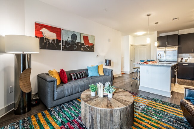 Building Photo - Skyline West