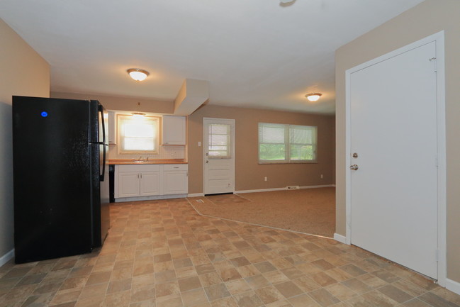 Building Photo - 2040 Jenner Ln