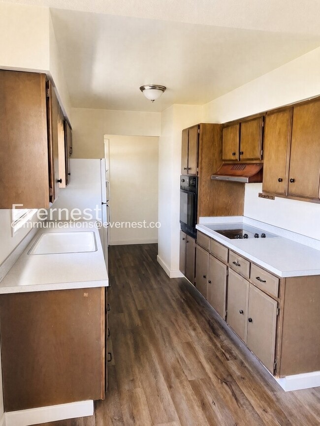 Building Photo - 928 Timber Ln
