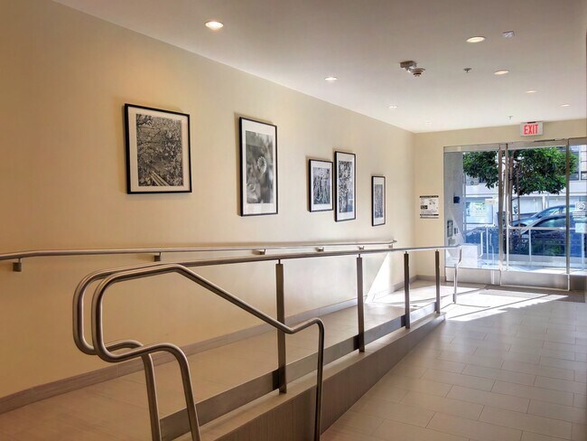 Building Photo - Beautiful 2 Bed, 2 Bath Pacific Heights Co...