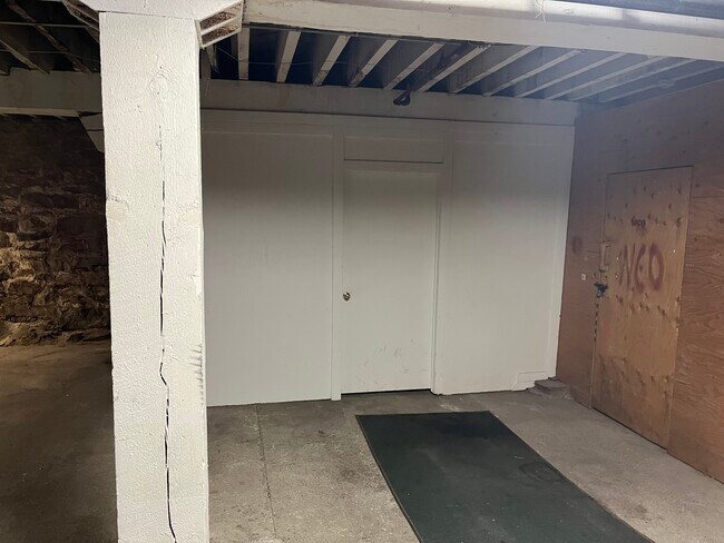 Building Photo - 165 S Post St