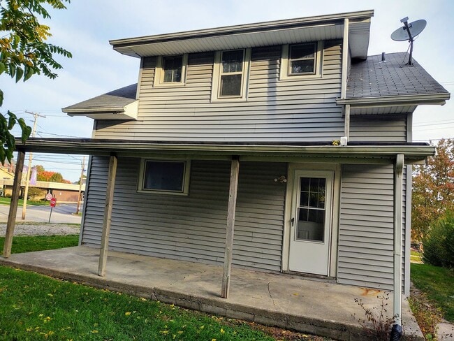 Building Photo - 305 College Ave